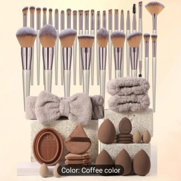 50 Piece Makeup Brush Set with Hair Band & Wristbands - Picture 11 of 11